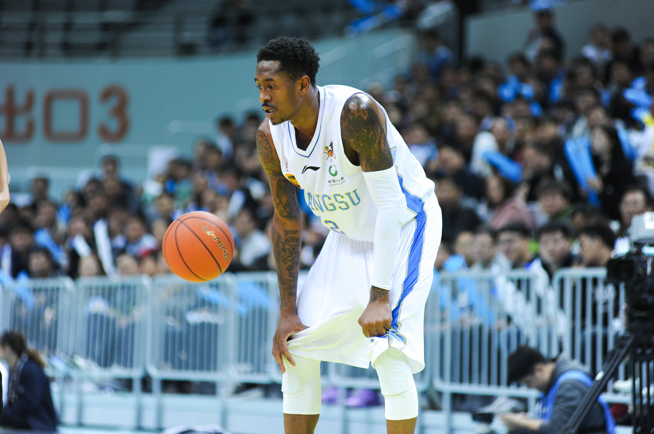 RNG不断突破！，哈登连续十二场比赛得分超过最后时刻胜出赛场气氛高涨的简单介绍