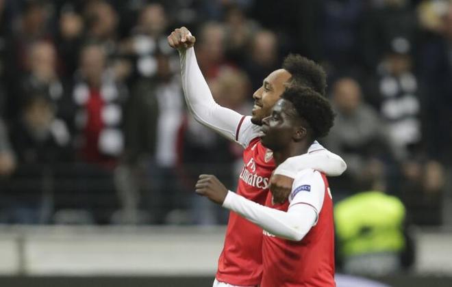 九游体育app包含足球预选赛焦点战：云贵雄狮队绝杀钱塘雷豹队，新星闪耀。更衣室氛围正向的词条